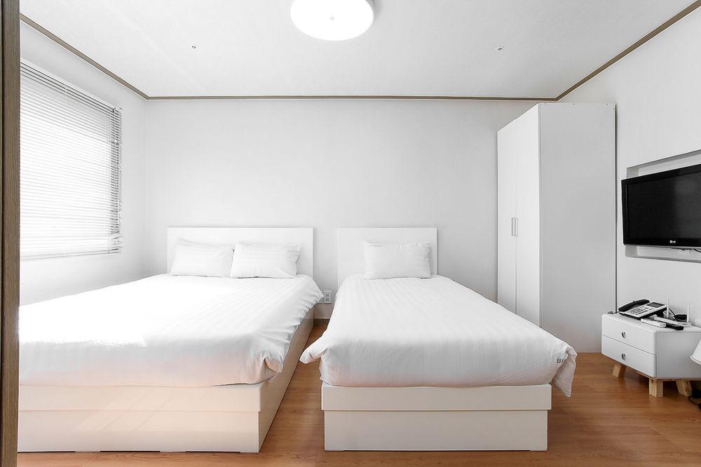 Blooming House Aparthotel 3*