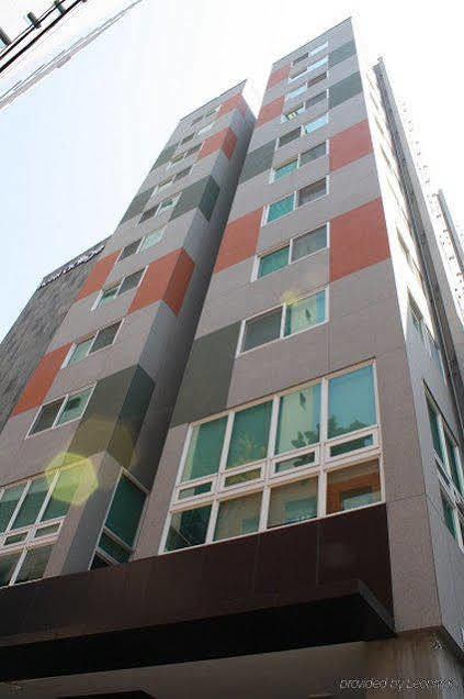 Blooming House Aparthotel