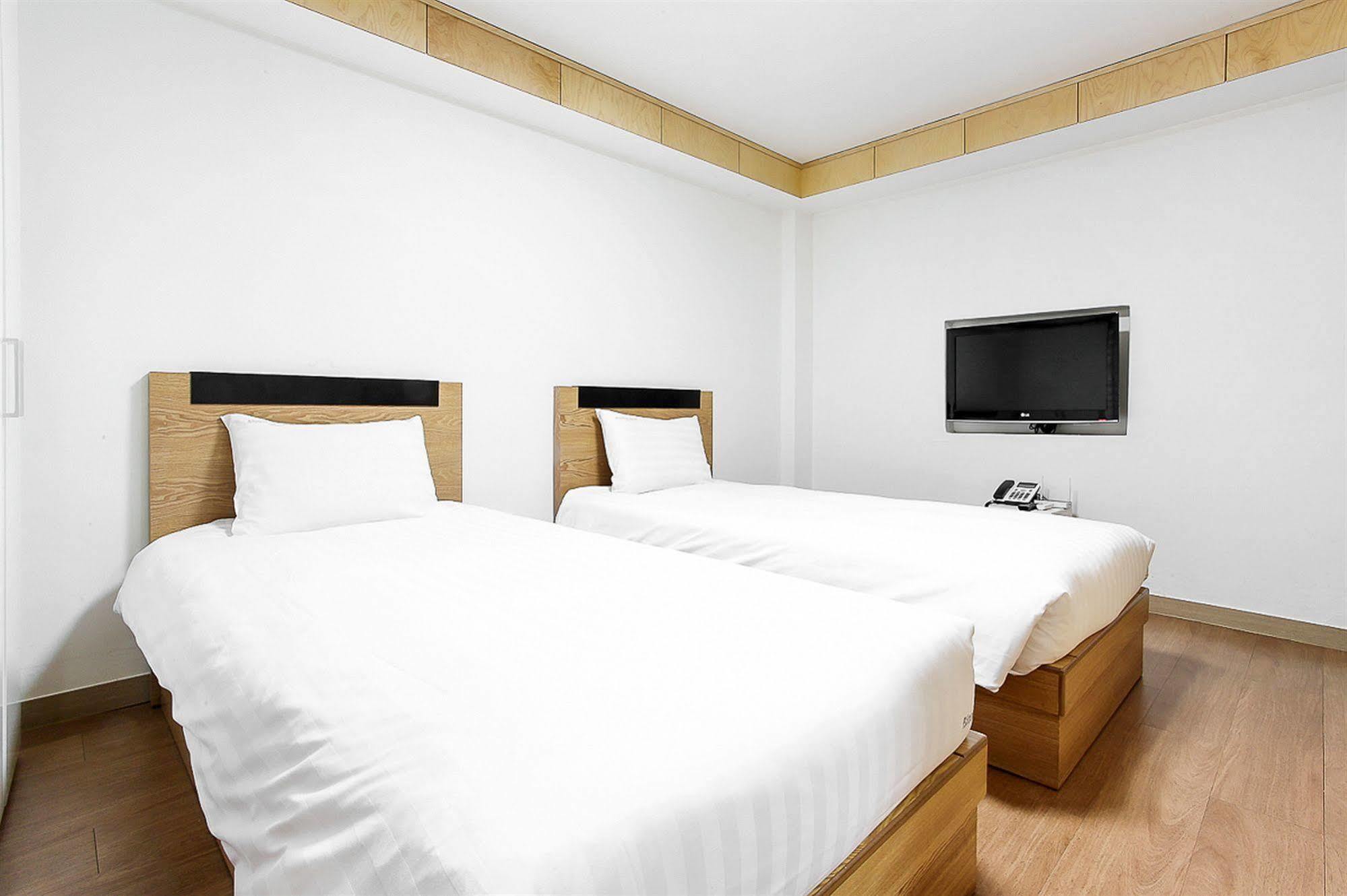 Blooming House Aparthotel 3*