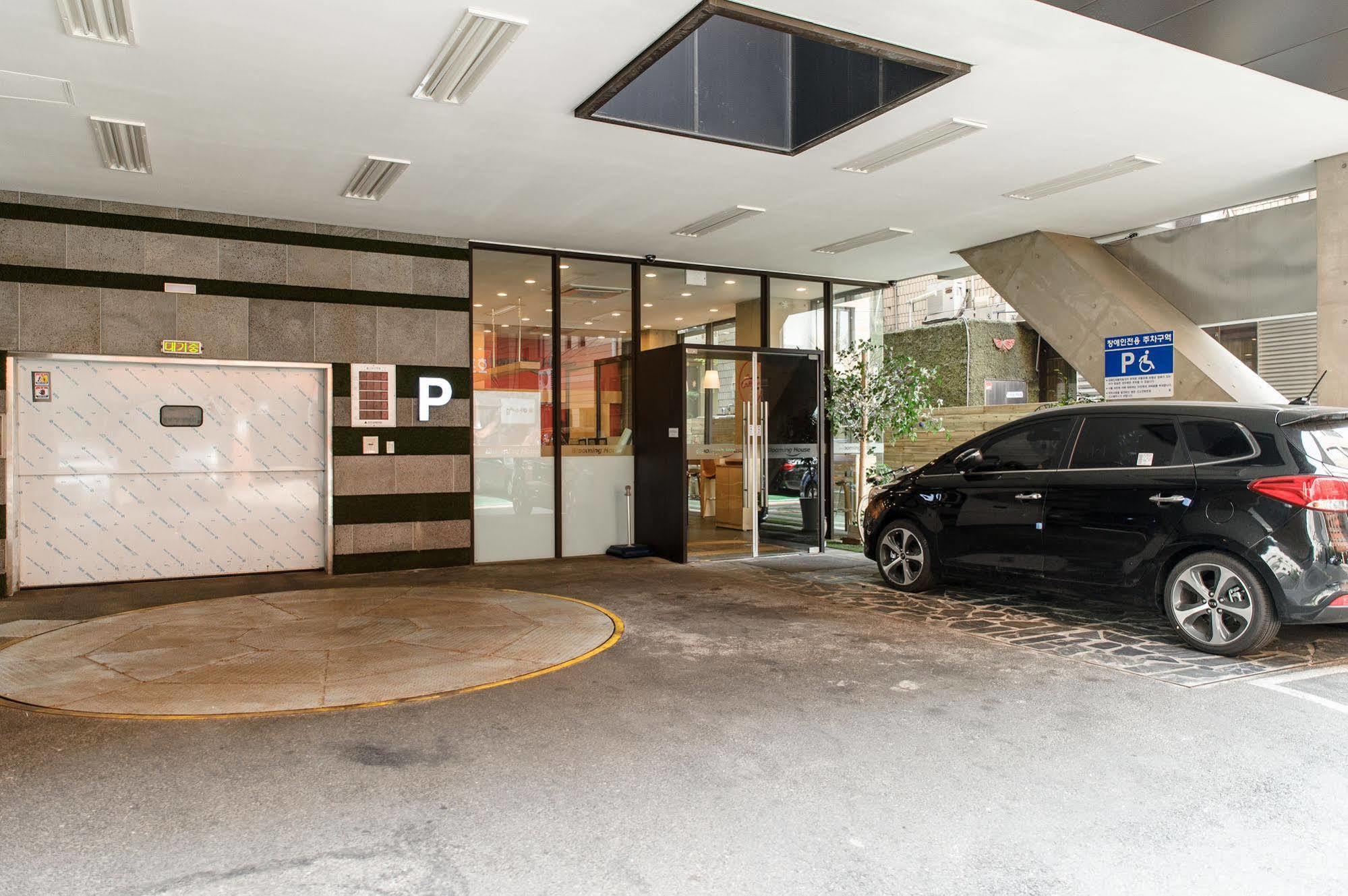Aparthotel Blooming House